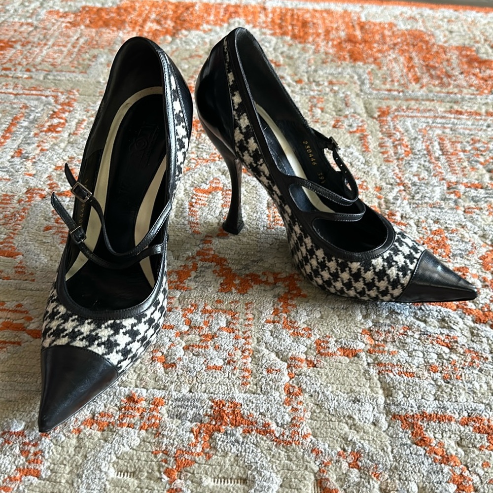 Alexander McQueen houndstooth pointed, two strap, Mary Jane pumps, Size 39 1/2